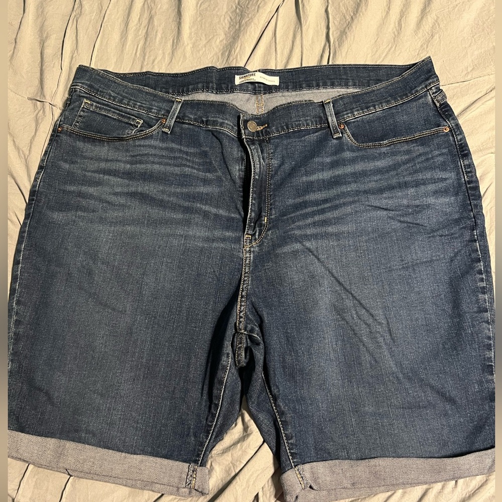 Levi Strauss signature gold size 24 Bermuda denim shorts